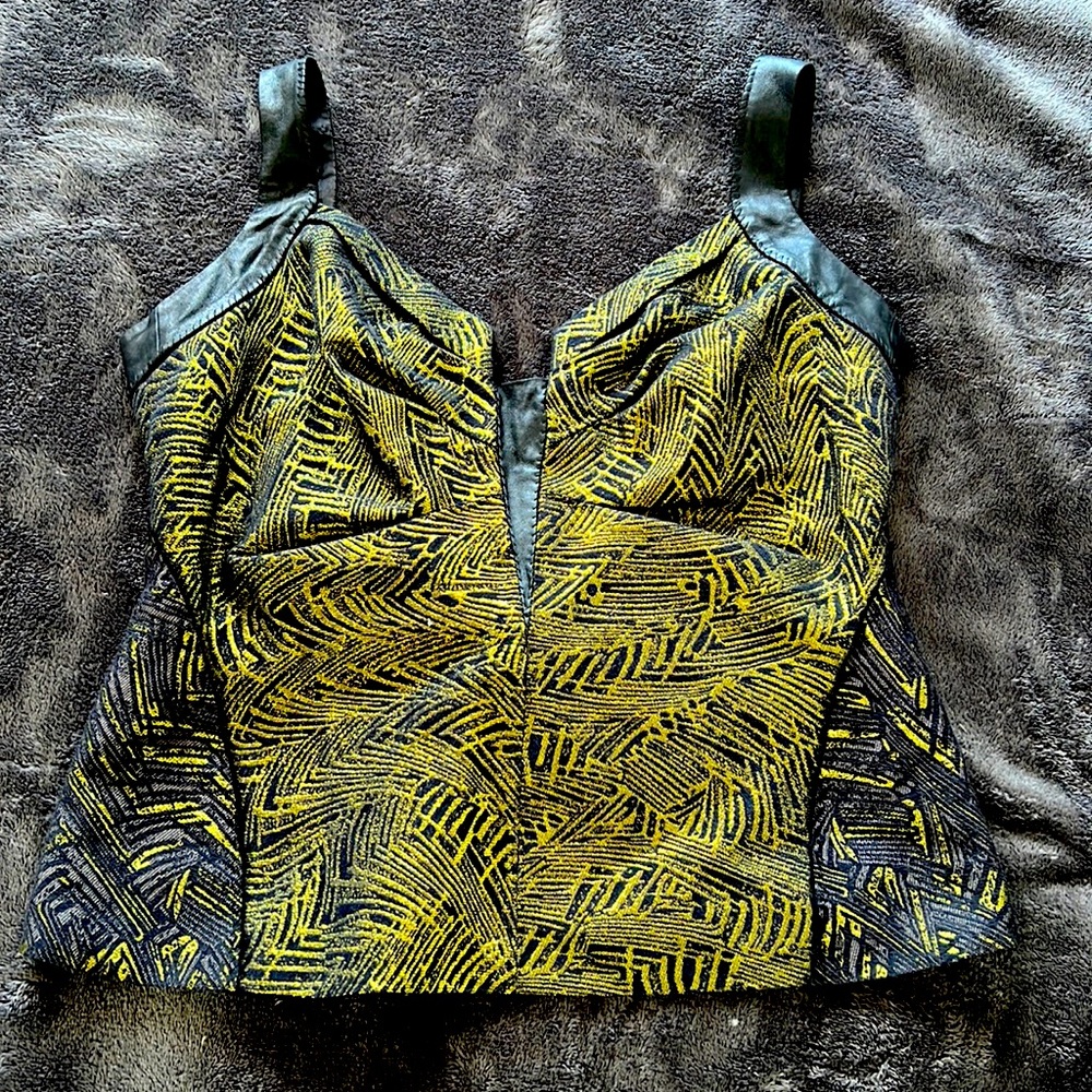 unique Elie Tahari top Super Rare greenish gold fabric Fully lined. Back zip